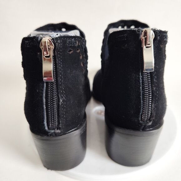 Steve Madden Java Suede Black Ankle Boots Size 6 Laser Cut Design V-Cut Side Zip - Picture 4 of 10